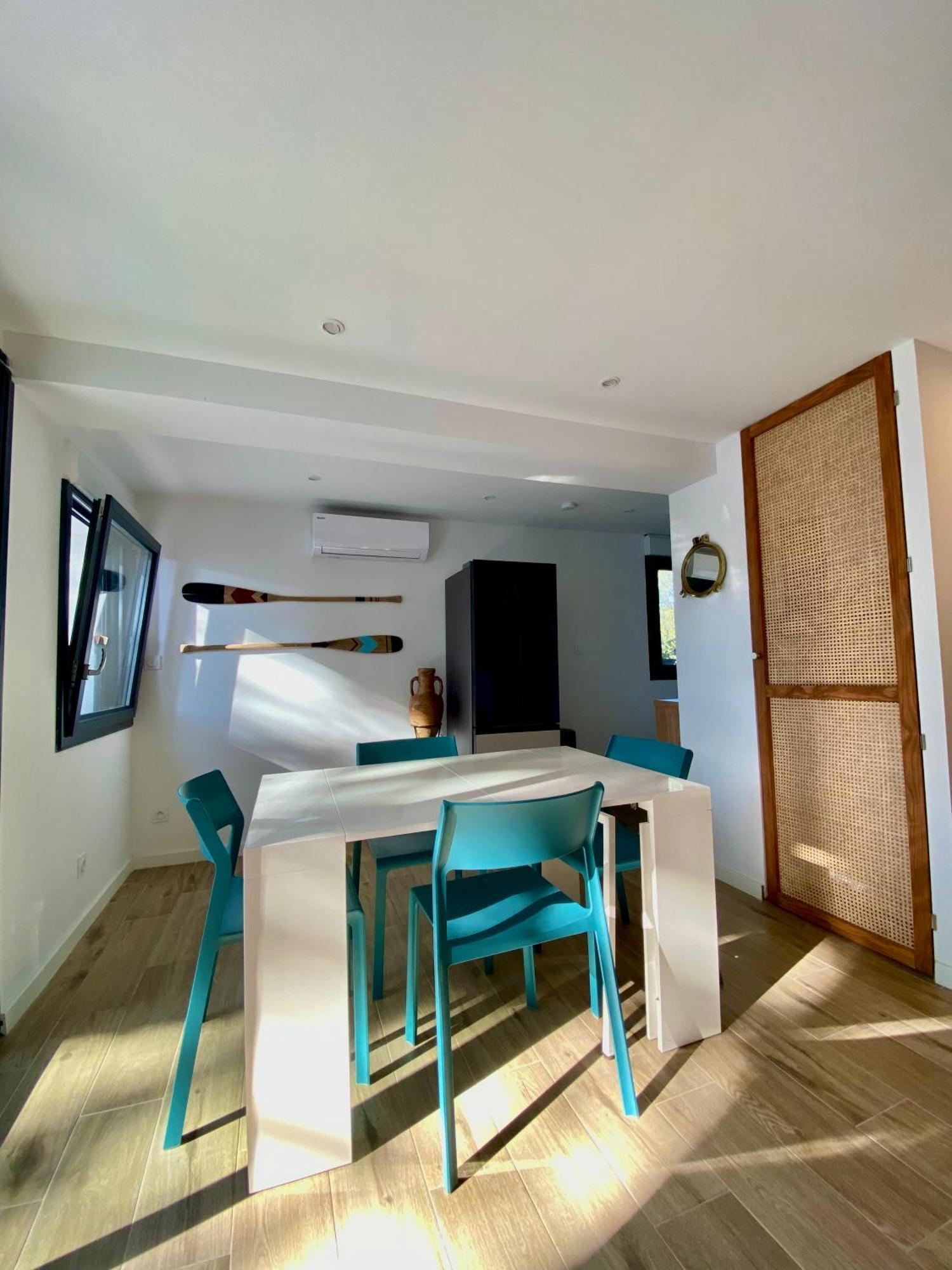 Appartement Au Calme, Calanque Des Figuieres 앙수에-라-레돈느 외부 사진